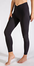 Load image into Gallery viewer, Black V-Waist Butter Leggings
