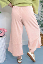 Load image into Gallery viewer, Mineral Wash Flower Cropped Pants
