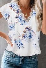 Load image into Gallery viewer, White Floral Scalloped Top
