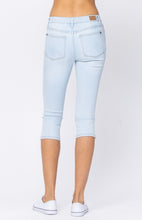 Load image into Gallery viewer, Judy Blue Ultra Light Mid-Rise Capri

