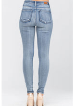 Load image into Gallery viewer, Judy Blue High Rise Skinny Jeans
