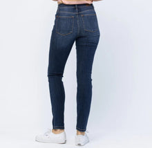 Load image into Gallery viewer, Judy Blue Hi Rise Relaxed Fit Jeans
