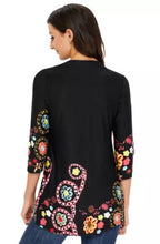 Load image into Gallery viewer, Black Floral Accent Tunic
