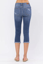 Load image into Gallery viewer, Judy Blue Distressed Raw Hem Capris
